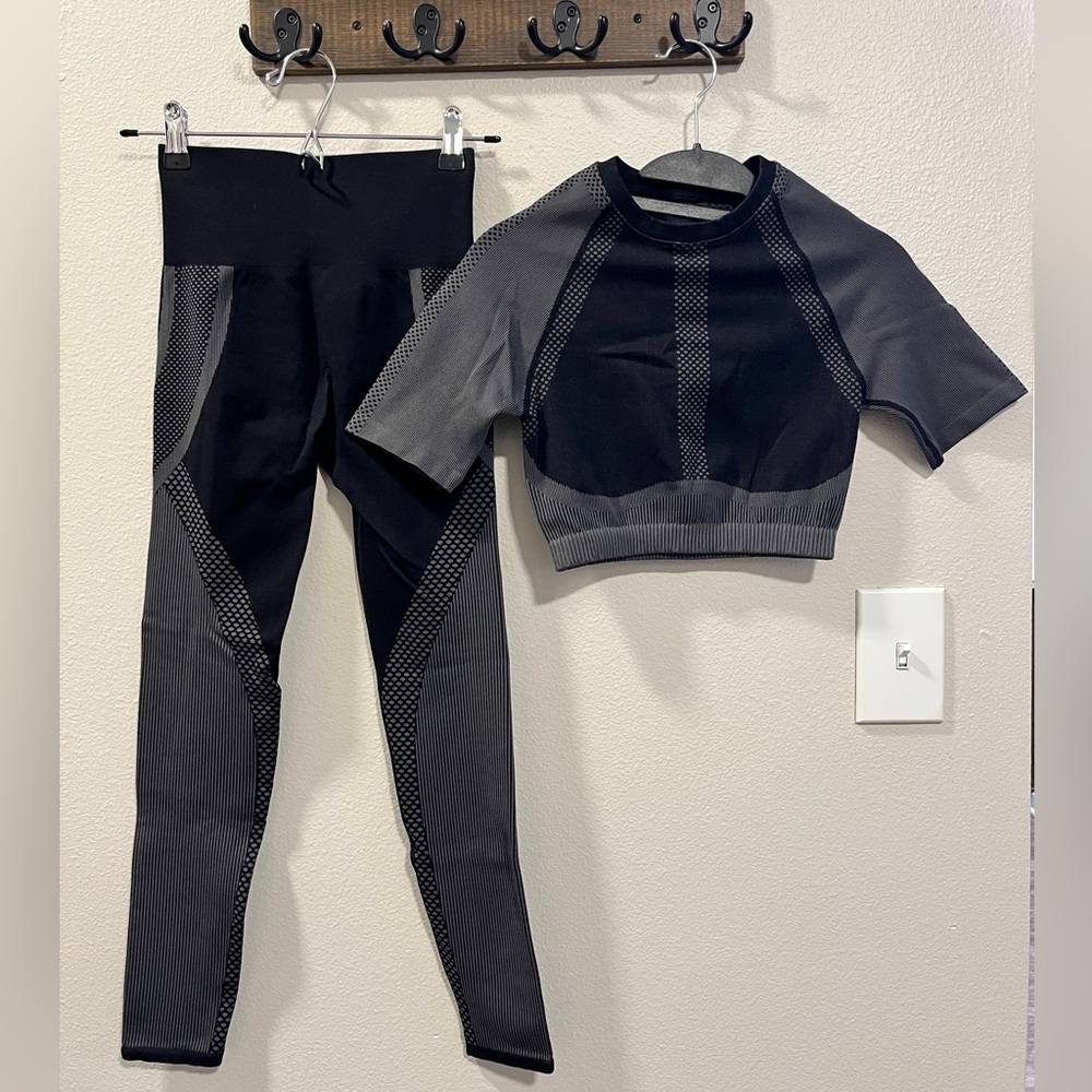 Athletic Workout Set, Pilates, Yoga. Light Gray. Size Small